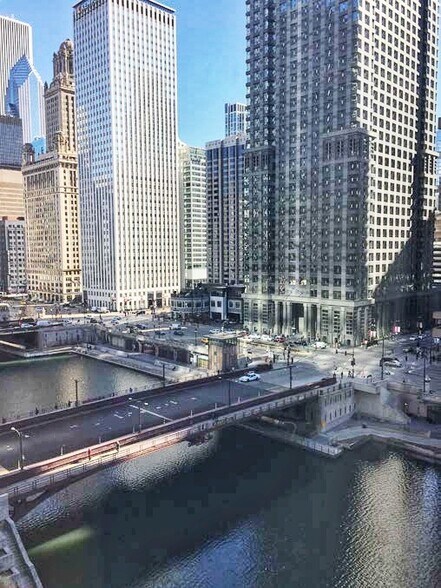 More Photos Of 321 N Clark St, Chicago Office For Sale