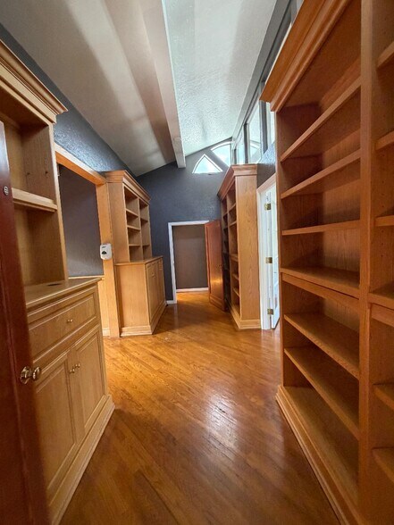 More Photos Of 2995 Woodside Rd, Woodside Medical For Lease