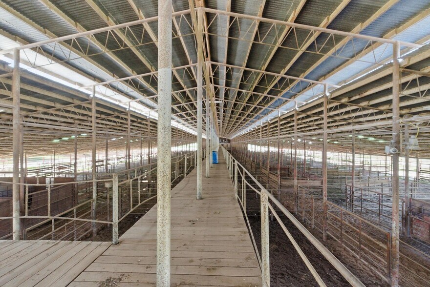 More Photos Of 2316 Marlin hwy, Waco Industrial For Sale