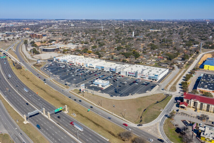 More Photos Of 8480-8680 Fourwinds Dr, San Antonio Unknown For Lease
