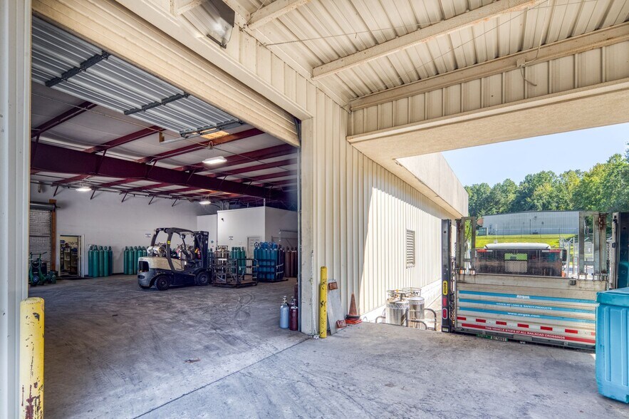 More Photos Of 1479 Ventura Dr, Cumming Light Distribution For Sale