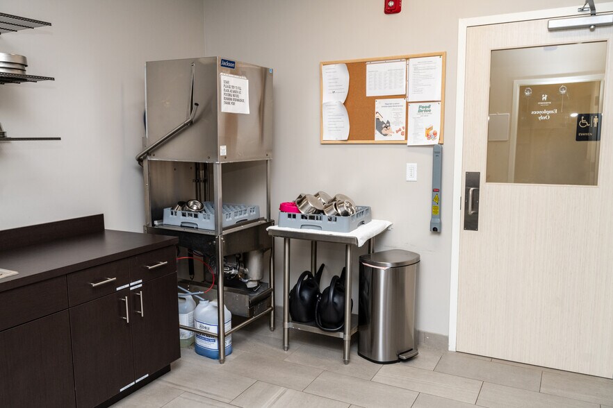 More Photos Of 2386 W State Road 426, Oviedo General Retail For Sale