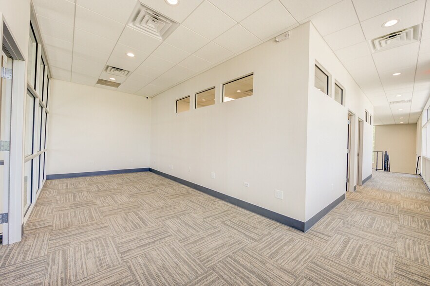 More Photos Of 11711 Bedford, Houston Loft Creative Space For Lease