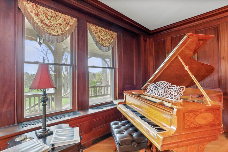 More Photos Of 1090 Ragged Edge Rd, Chambersburg Hospitality For Sale