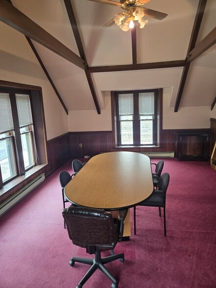 More Photos Of 1070 Kingstown Rd, South Kingstown Warehouse For Lease