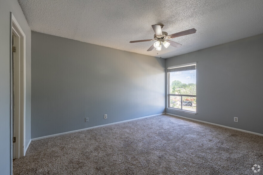 More Photos Of 7314-100 Oak Manor Dr, San Antonio Apartments For Sale