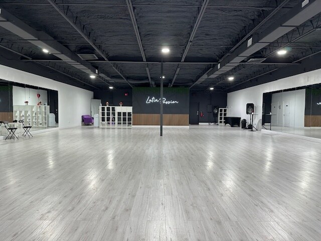 More Photos Of 1740 FL-436 Sr, Winter Park General Retail For Sale