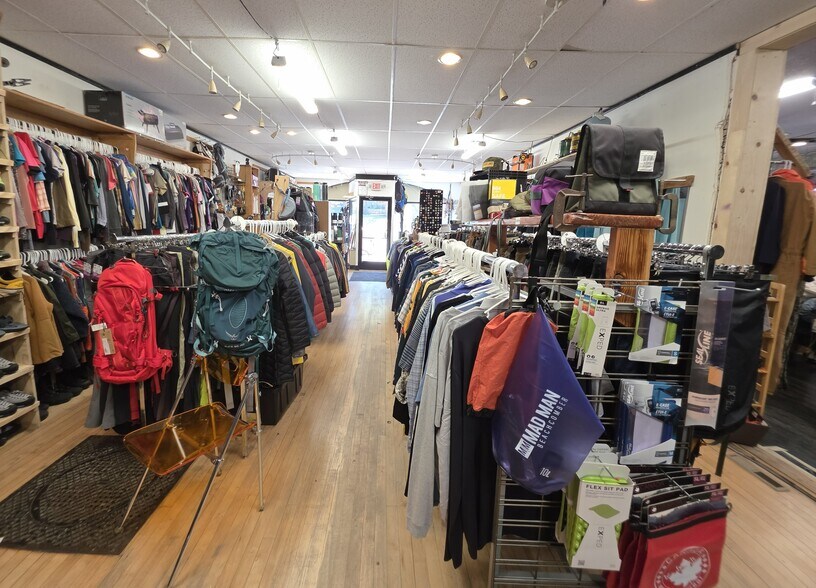 More Photos Of 3040-3046 S Delaware Ave, Milwaukee Storefront For Sale