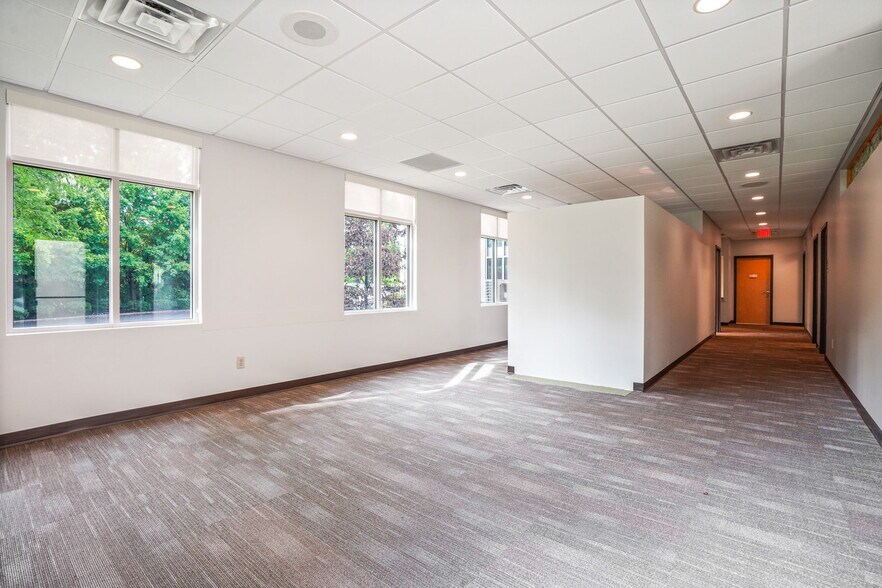 More Photos Of 5156 Blazer Pky, Dublin Medical For Lease