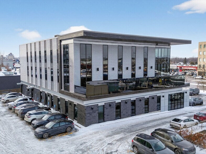More Photos Of 1428-1432 Boul Saint-Martin O, Laval Office For Sale