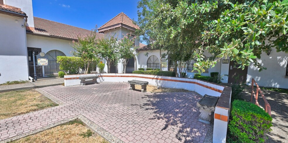 More Photos Of 8201-8233 Fredericksburg Rd, San Antonio Medical For Sale