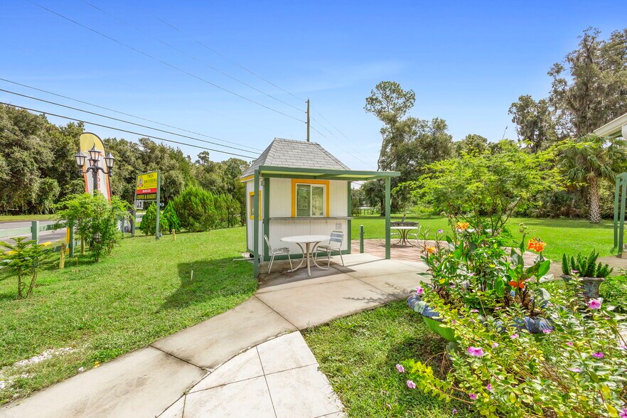 More Photos Of 4630 US Highway 17, De Leon Springs Restaurant For Sale