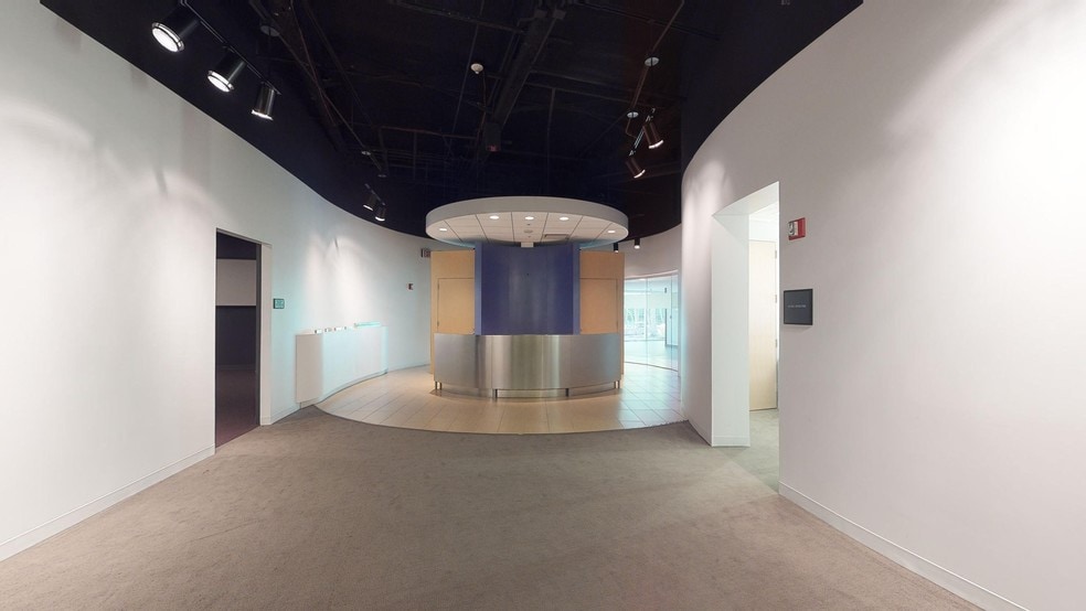 More Photos Of 540 W Northwest Hwy, Barrington Unknown For Lease