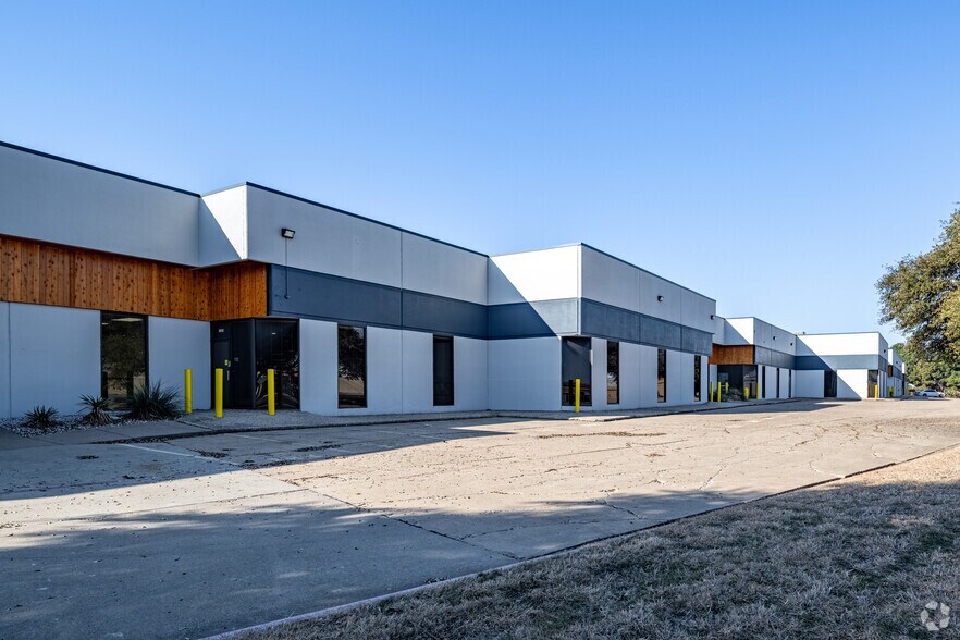 More Photos Of 2500-2536 NE Loop 820, Fort Worth Warehouse For Lease