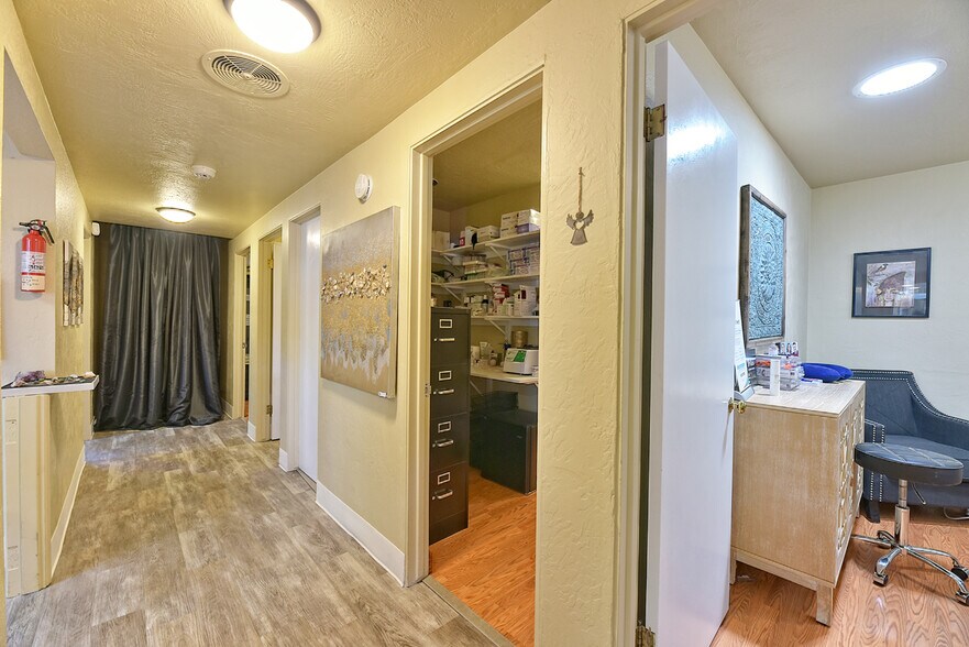 More Photos Of 993 Siskiyou Blvd, Ashland Office For Sale