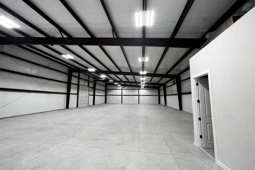 More Photos Of 3275 Springer Ln, Rockwall Showroom For Lease