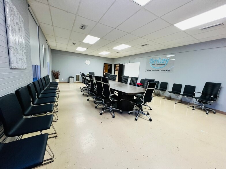 More Photos Of 10901 Garland Rd, Dallas Office For Sale