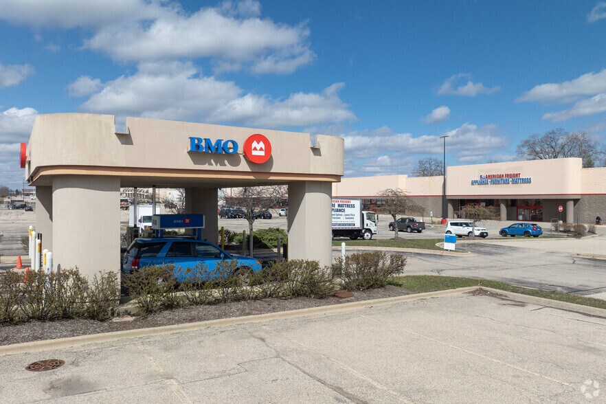 More Photos Of 1700-1792 N Richmond Rd, McHenry Storefront For Lease