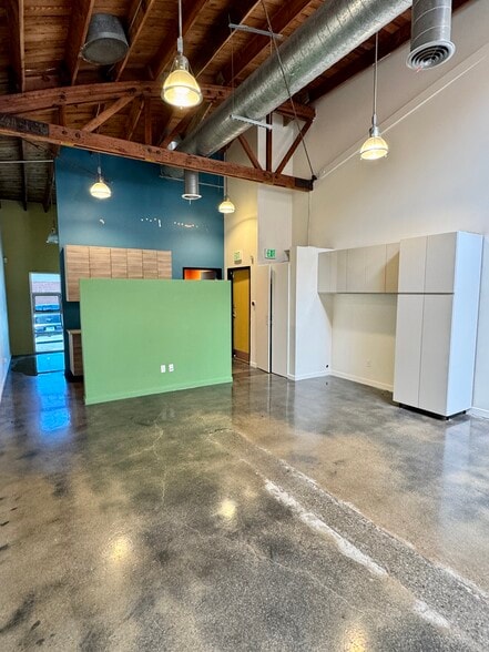 More Photos Of 333 Main St, El Segundo Storefront For Lease