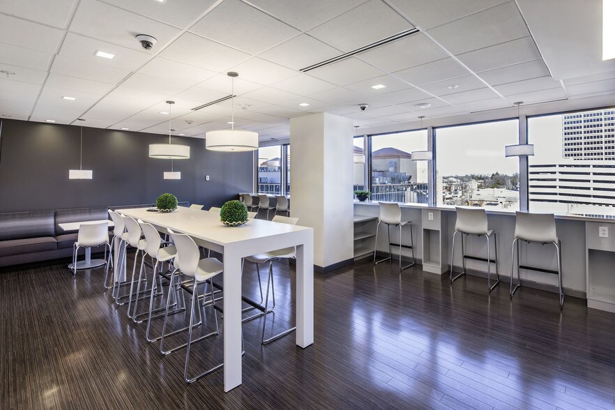 More Photos Of 7777 Bonhomme Ave, Clayton Coworking Space