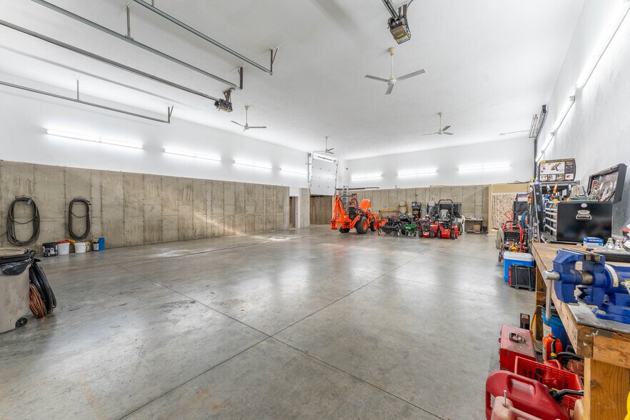 More Photos Of 110 Wauregan Rd, Canterbury Flex For Sale