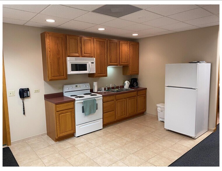 More Photos Of 920 W Prairie Dr, Sycamore Research And Development For Sale