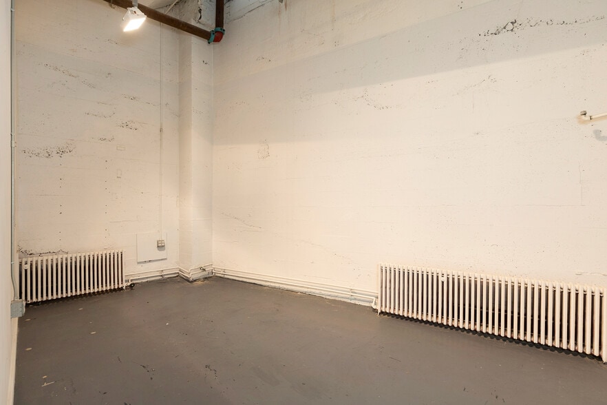 More Photos Of 3516 Fremont Pl N, Seattle General Retail For Lease