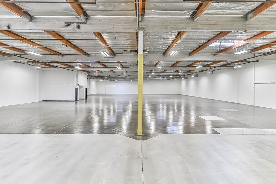 More Photos Of 7103 Fair Ave, North Hollywood Warehouse For Lease