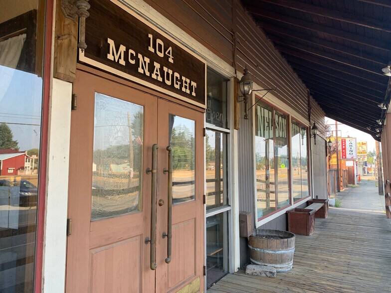 More Photos Of 104 McNaught St, Roy Freestanding For Lease