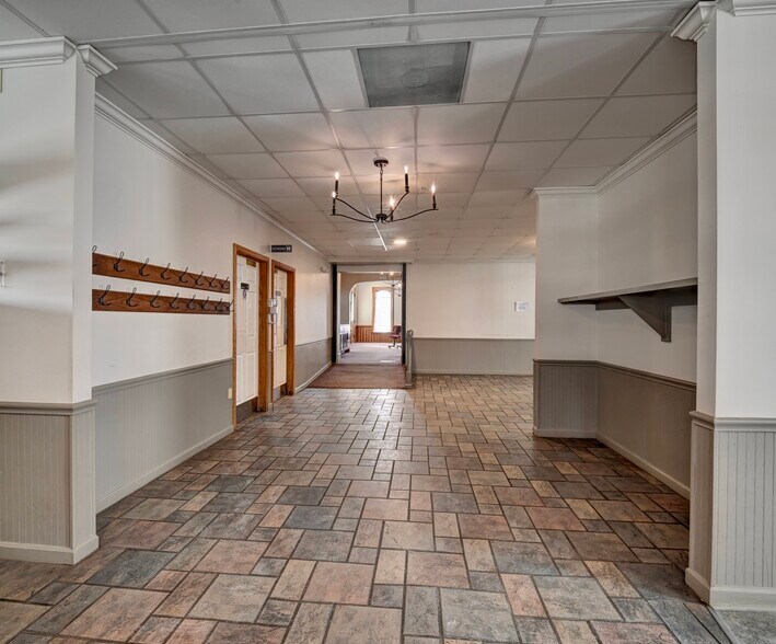 More Photos Of 14278 Lincoln Way E, Dalton Freestanding For Lease
