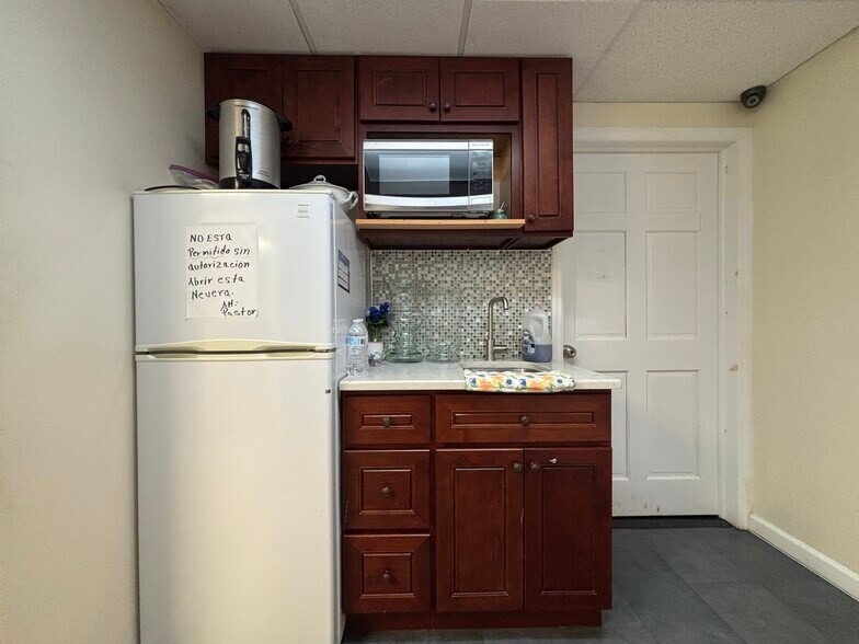 More Photos Of 292-294 Medford Ave, Patchogue Office For Lease