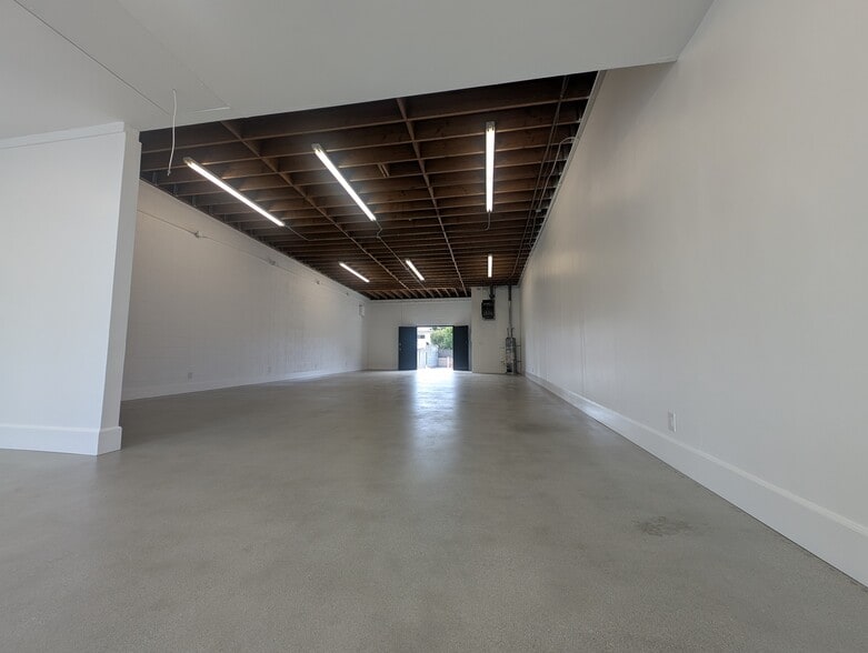 More Photos Of 1420-1422 Santa Monica Blvd, Santa Monica Freestanding For Lease