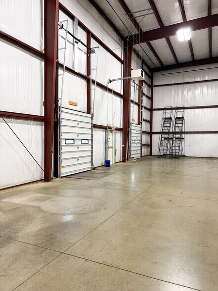 More Photos Of 716 Airport Rd, Palmyra Distribution For Lease