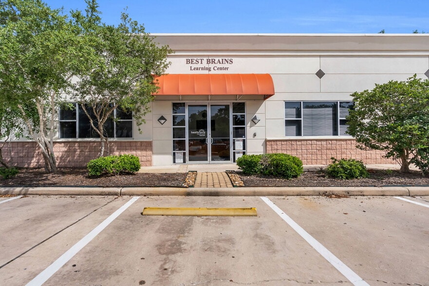 More Photos Of 6707 Sterling Ridge Dr, The Woodlands Medical For Lease