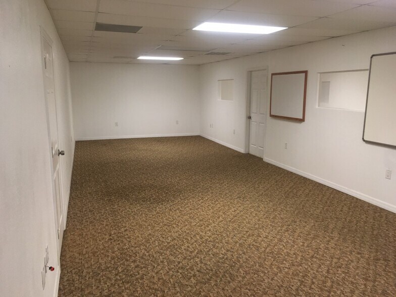 More Photos Of 4201-4205 116th Ter N, Clearwater Warehouse For Lease