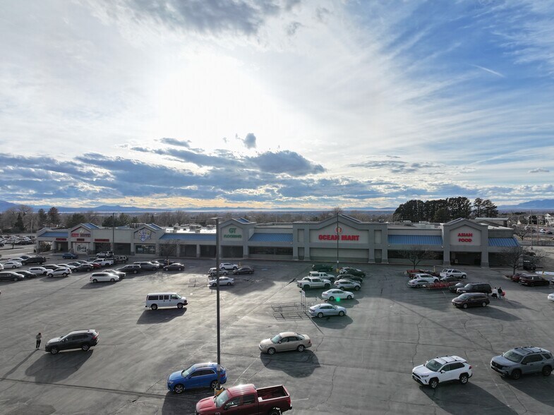 More Photos Of 5697 S 1900 W, Roy Freestanding For Lease