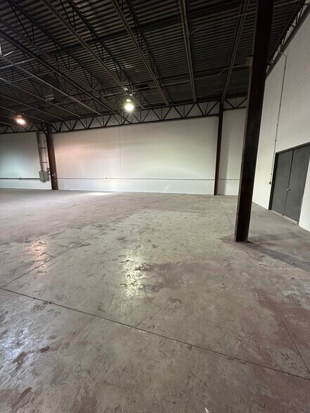 More Photos Of 4300 W Lake St, Chicago Warehouse For Lease