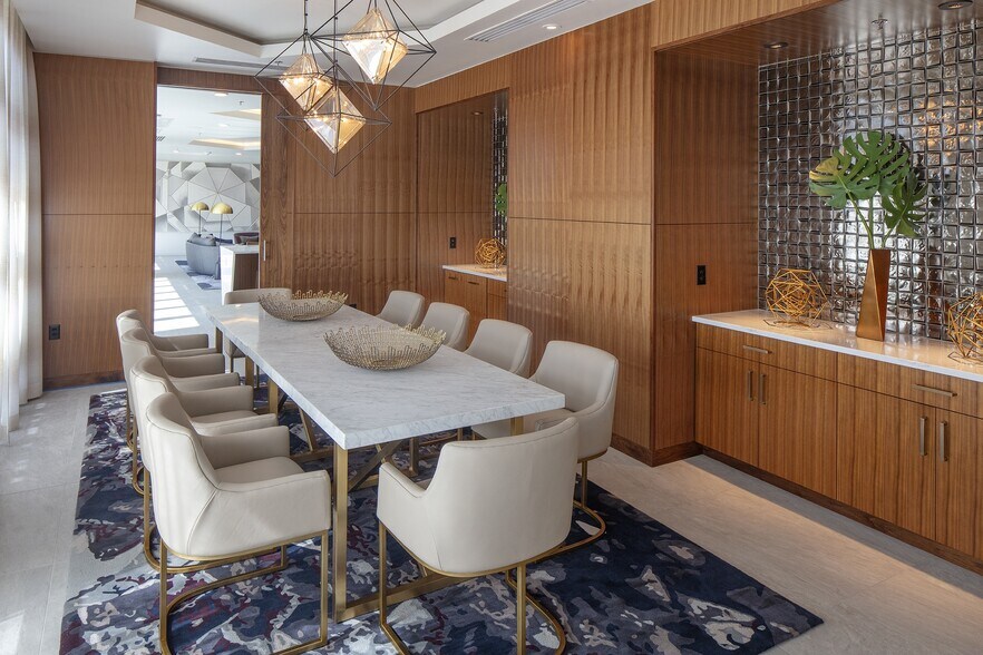 More Photos Of 255 NW 10th Ave, Portland Apartments For Lease