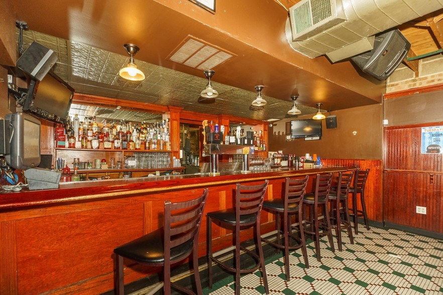 More Photos Of 948-952 W Webster Ave, Chicago Storefront Retail Residential For Lease