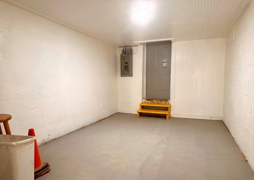 More Photos Of 114 W Commerce St, Greenville Storefront Retail Office For Sale