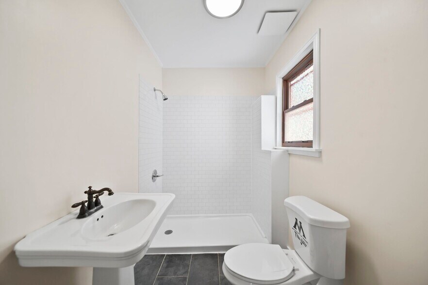 More Photos Of 15379 Howard Rd, Hanover Flex For Sale