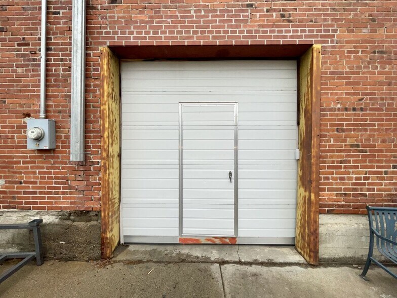 More Photos Of 415 S 7th St, Lincoln Warehouse For Lease