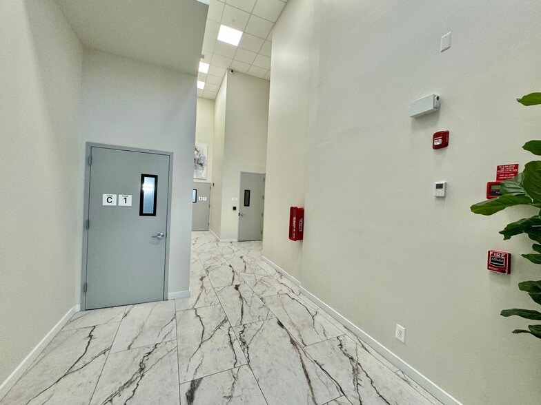 More Photos Of 136-21 Hillside Ave, Richmond Hill Medical For Lease