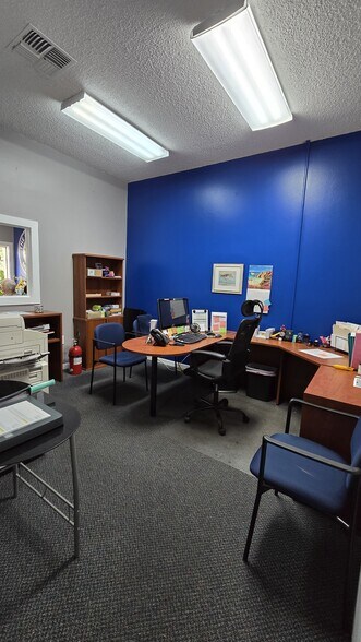 More Photos Of 7527-7573 Ulmerton Rd, Largo Office For Lease