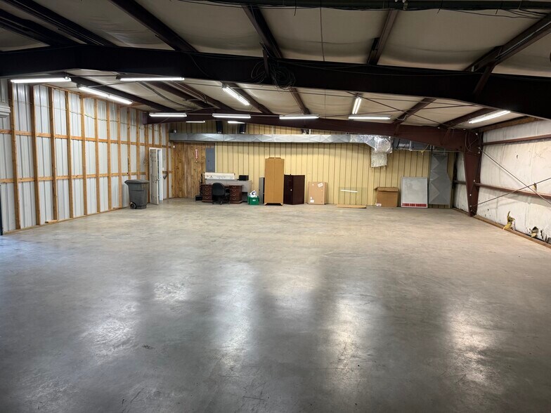 More Photos Of 1865 US 41 Hwy SW, Calhoun Industrial For Lease