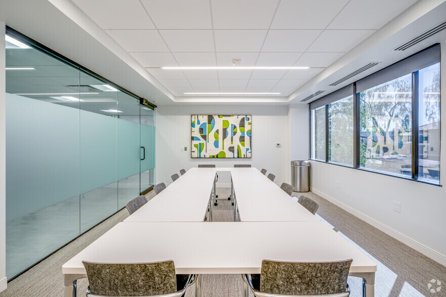 More Photos Of 7250 N 16th St, Phoenix Office For Sale