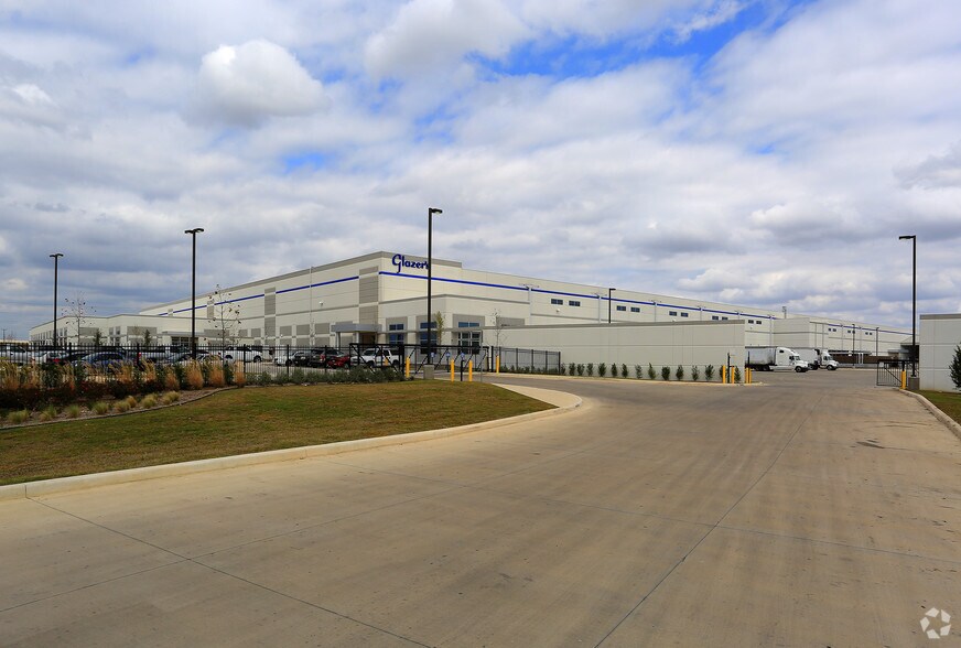 More Photos Of 1002 S Callaghan Rd, San Antonio Distribution For Lease