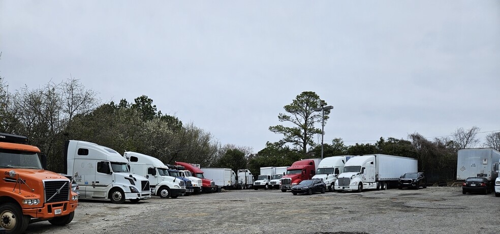 More Photos Of 6276 Memorial Dr, Stone Mountain Auto Dealership For Sale