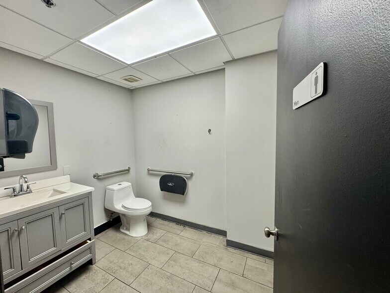 More Photos Of 2900 High Ridge Rd, Boynton Beach Warehouse For Lease