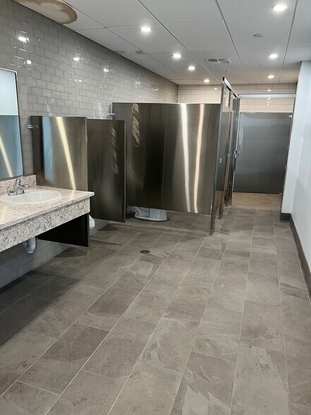 More Photos Of 5405 Diplomat Cir, Orlando Loft Creative Space For Lease